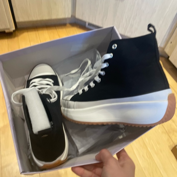 Winnona Lace-Up Platform Sneaker
MADDEN GIRL NWT size 7.5 - Picture 5 of 16